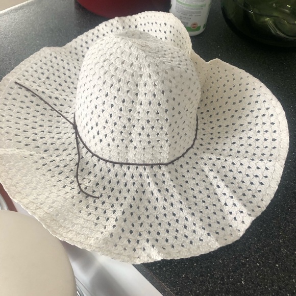 BOHO White Wide Brim Eyelet Sun Hat - Picture 6 of 8